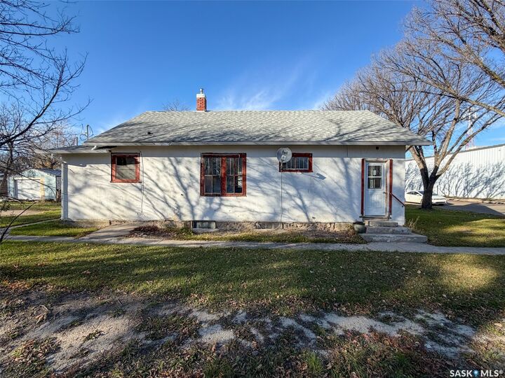 Property Photo: 431 1st Street W SK S0N 2M0