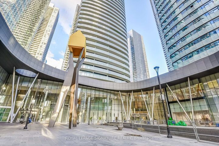 Property Photo:  14 York Street 2804  ON M5J 0B1 