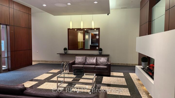 Property Photo: 18 Parkview Avenue 716 ON M2N 7H7
