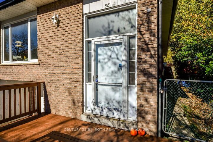Property Photo:  38 Charlbrook Avenue  ON L4M 2Y4 