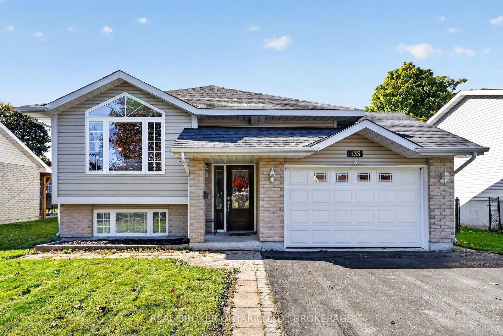 Property Photo: 133 Bryden Avenue ON K6H 7N3