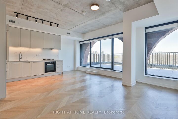 Property Photo:  761 Queen Street E 602  ON M4M 1H3 