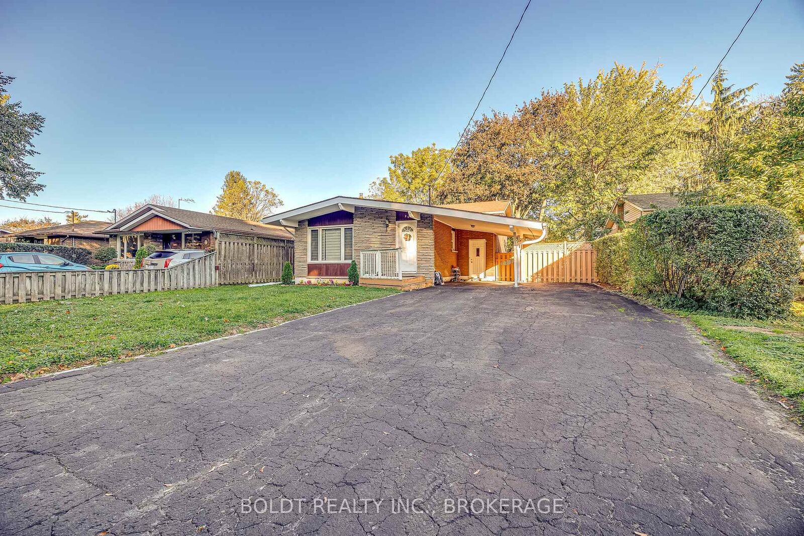 Property Photo:  26 Leaside Drive  ON L2M 4G5 