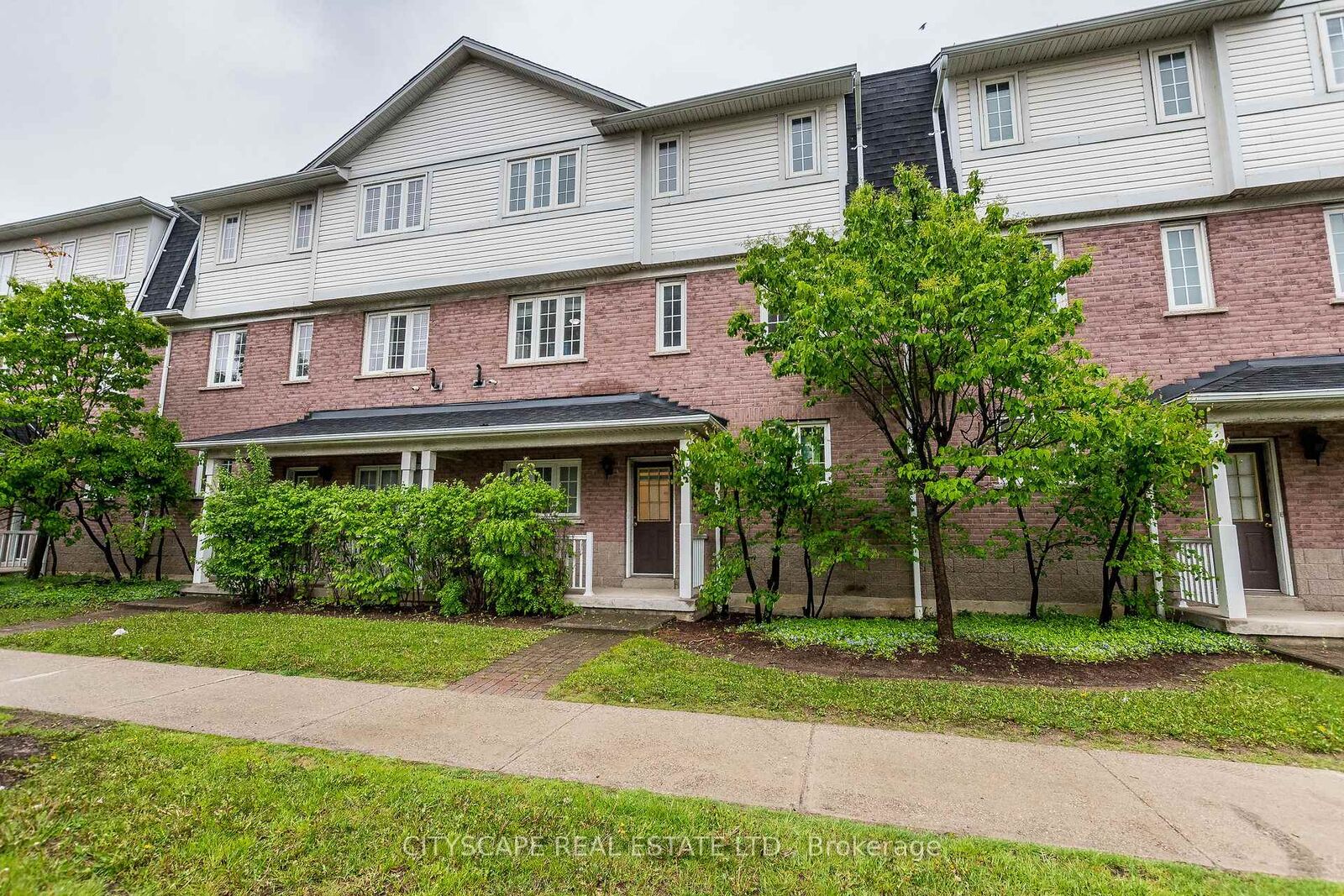 Property Photo: 6830 Meadowvale Town Centre Circle 39 ON L5N 7T5