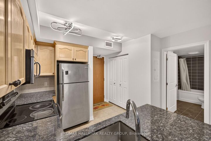 Property Photo:  242 Rideau Street 506  ON K1N 0B7 