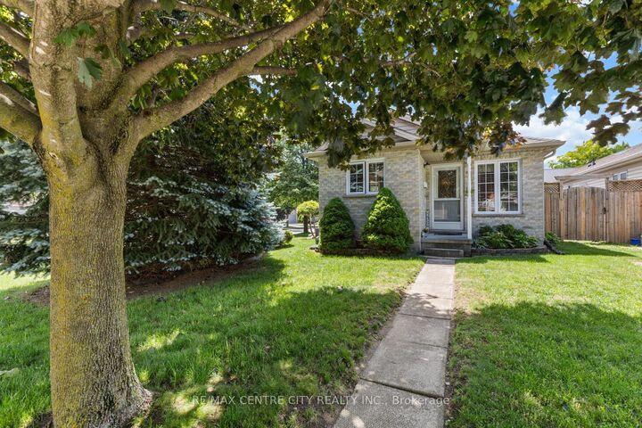 Property Photo:  463 Exmouth Circle  ON N5V 5G5 