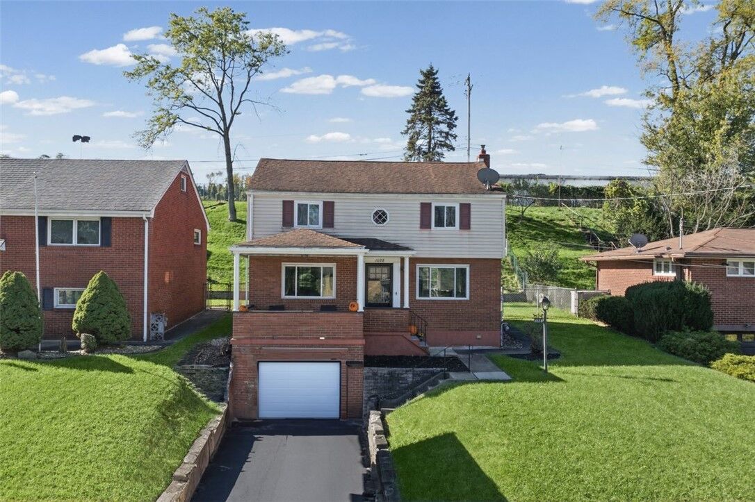 Property Photo: 1028 Ardmore Manor Dr PA 15221