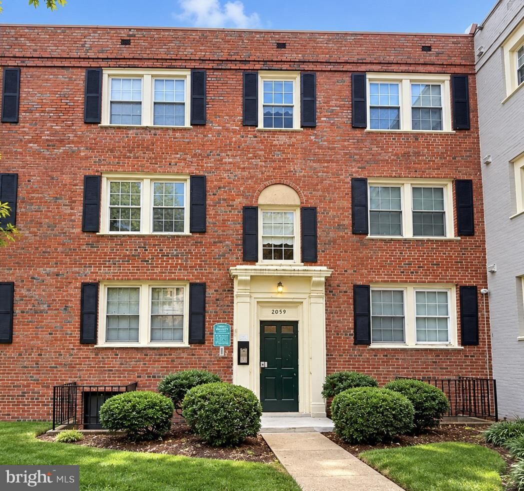 Property Photo: 2059 38th Street SE 201 DC 20020