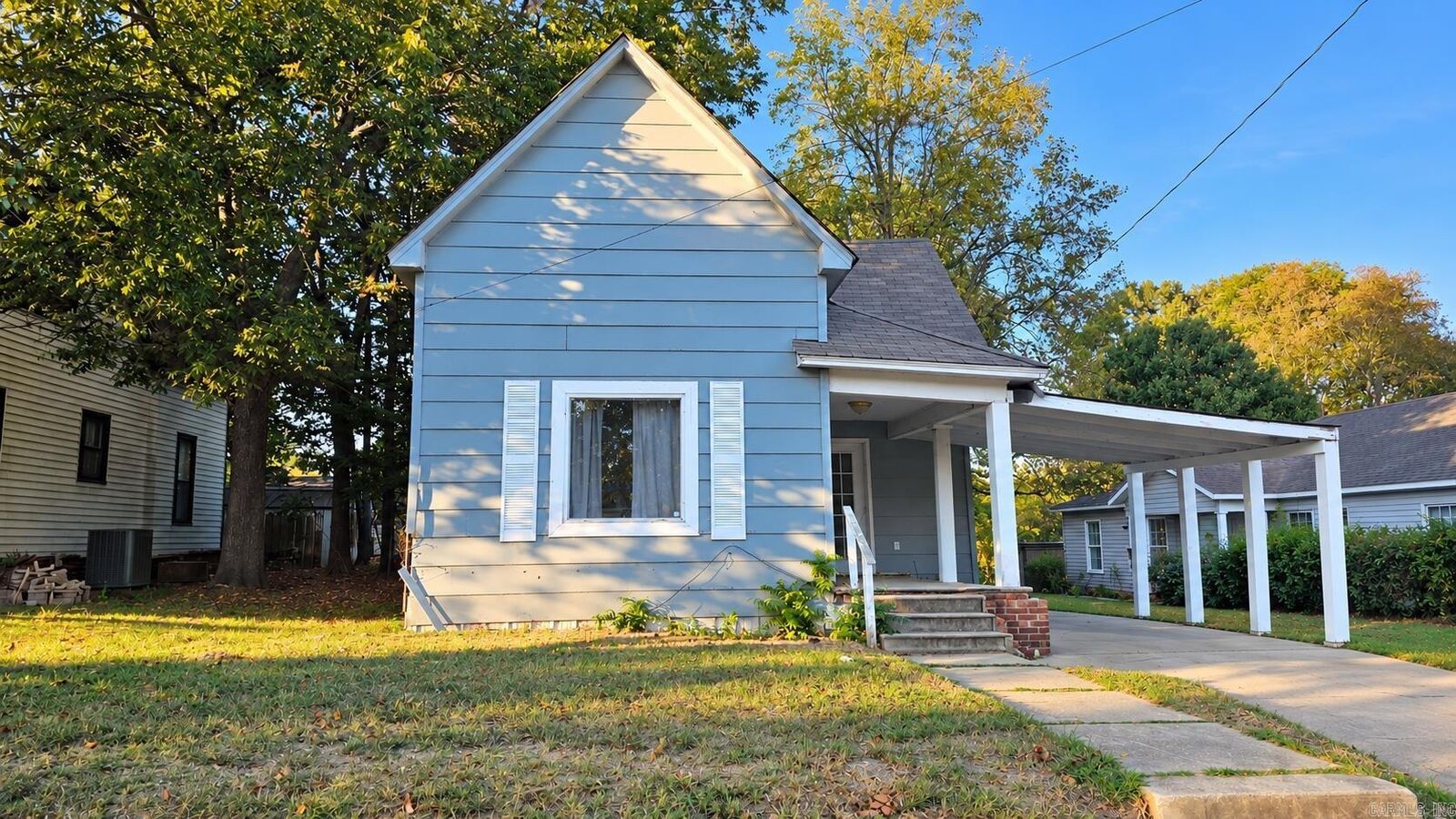 Property Photo: 421 W Hunt AR 72450