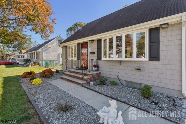 Property Photo:  147 Robert Place  NJ 07080 