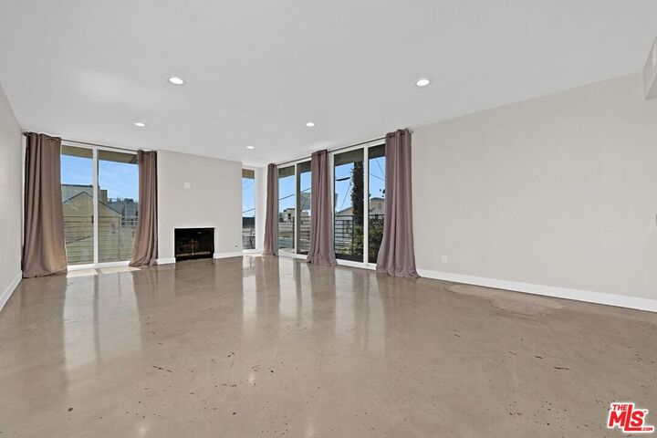 Property Photo: 1129 Larrabee St, Unit 11 CA 90069