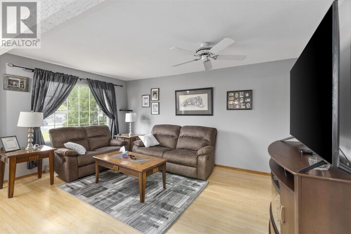 Property Photo: 742 Pine St ON P6B 3G1