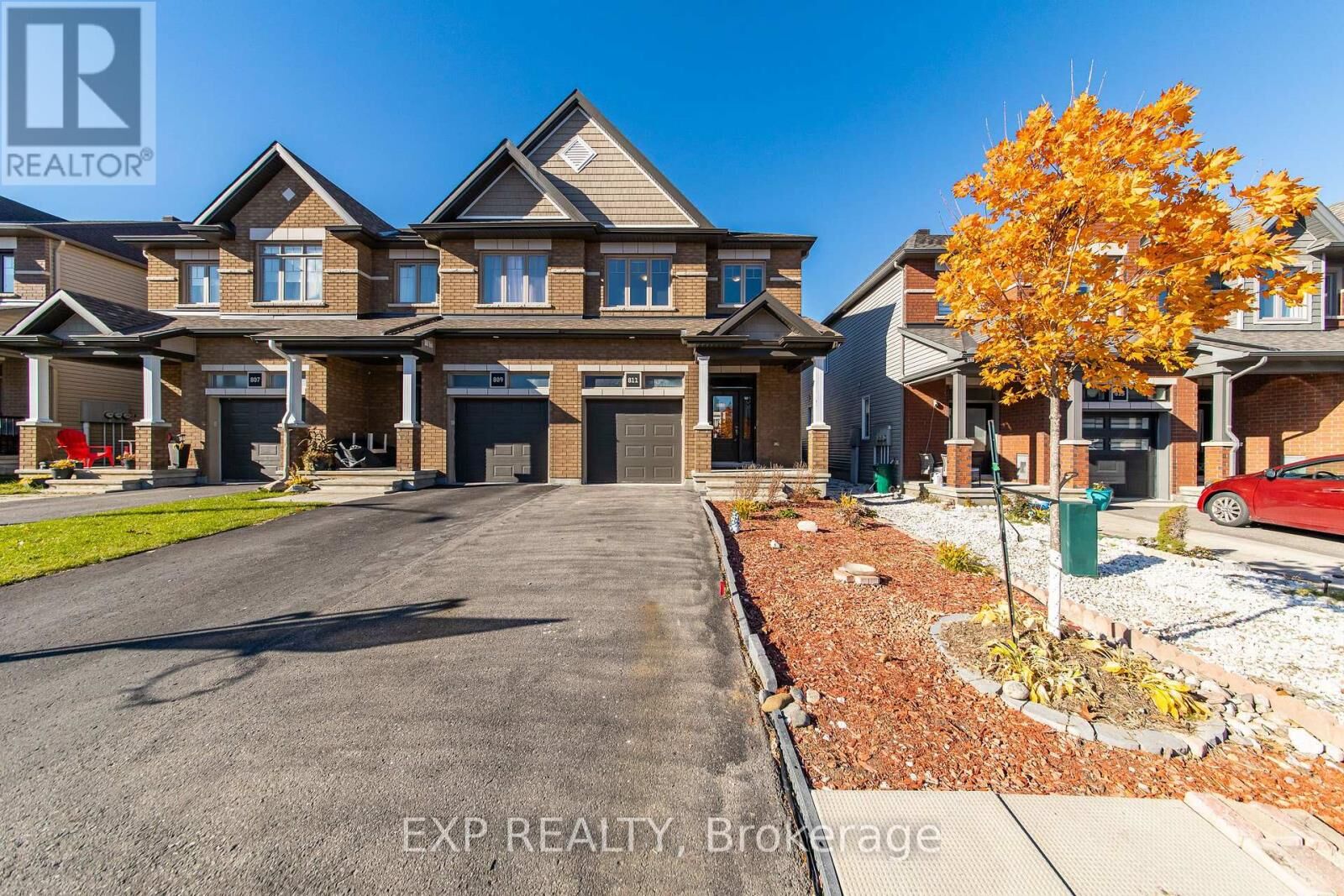 Property Photo:  811 Loosestrife Way  ON K1T 0L8 