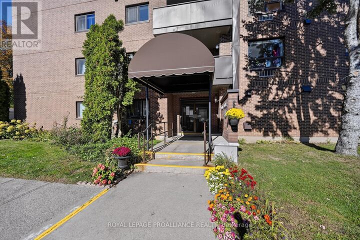 Property Photo:  95 Windsor Drive 403  ON K6V 3H7 
