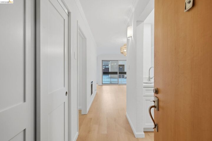 Property Photo: 77 Fairmount Ave 112 CA 94611