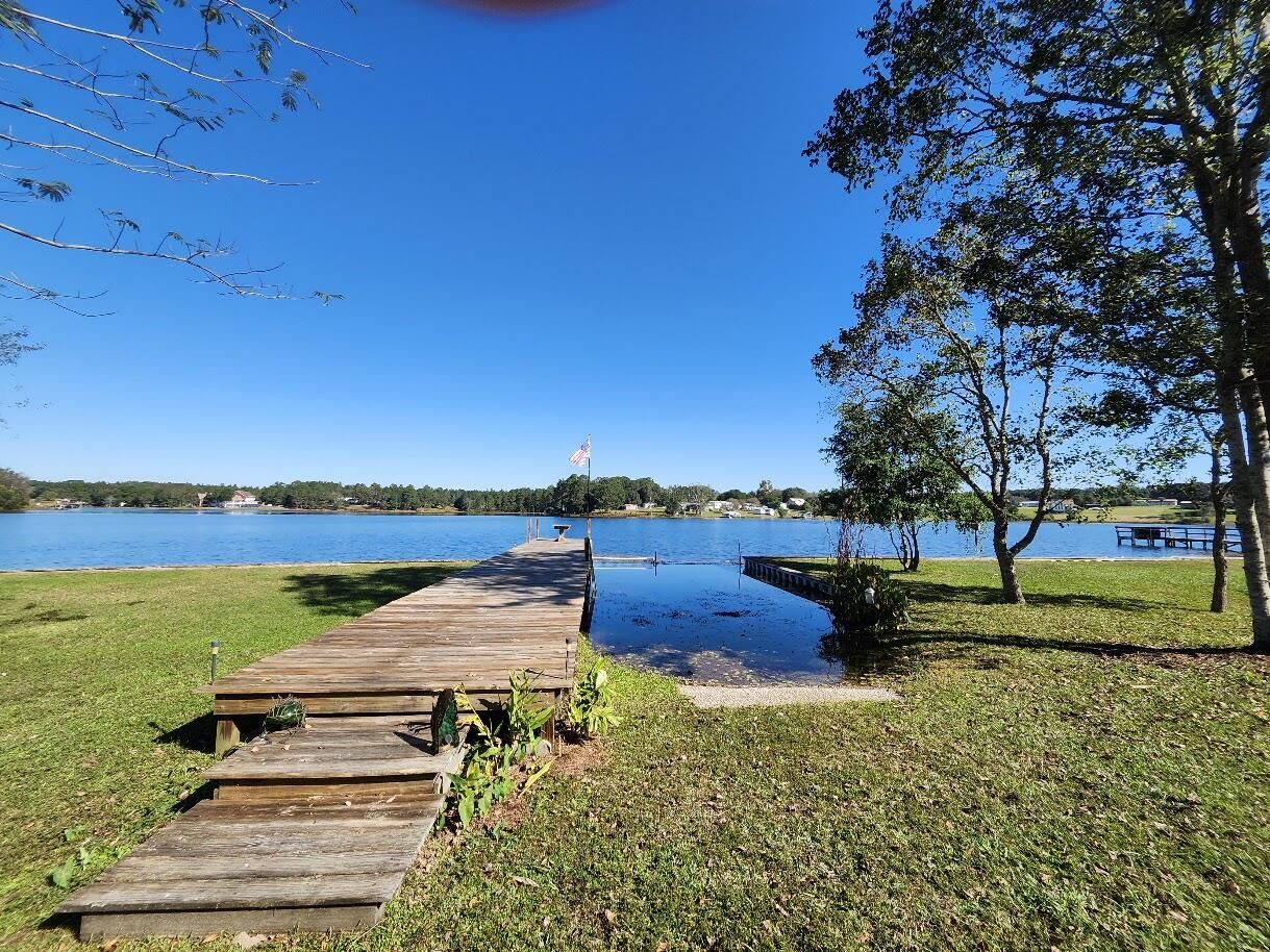 Property Photo:  821 Paradise Island Drive  FL 32433 