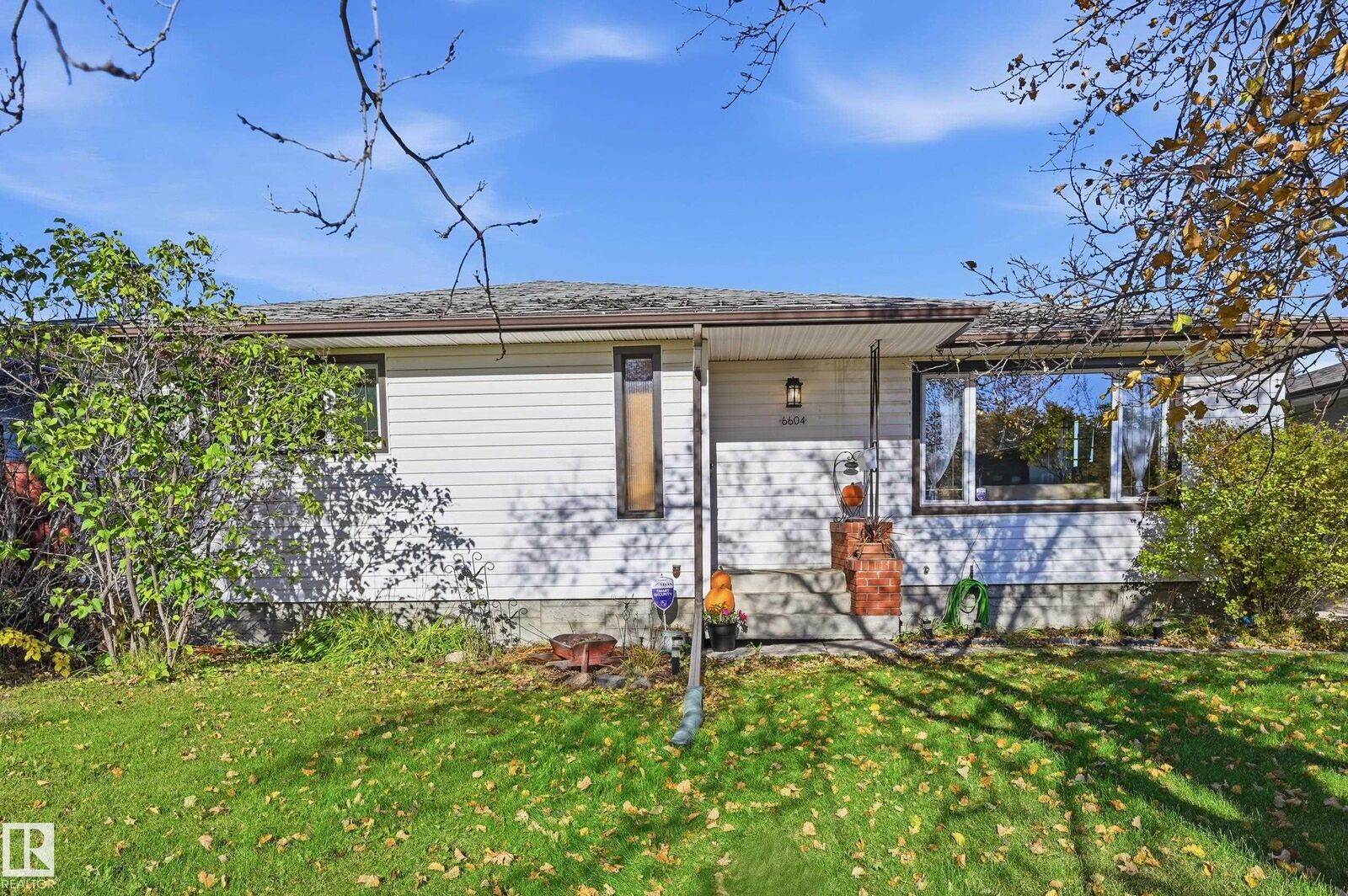 Property Photo:  6604 93 Avenue NW  AB T6B 0W5 