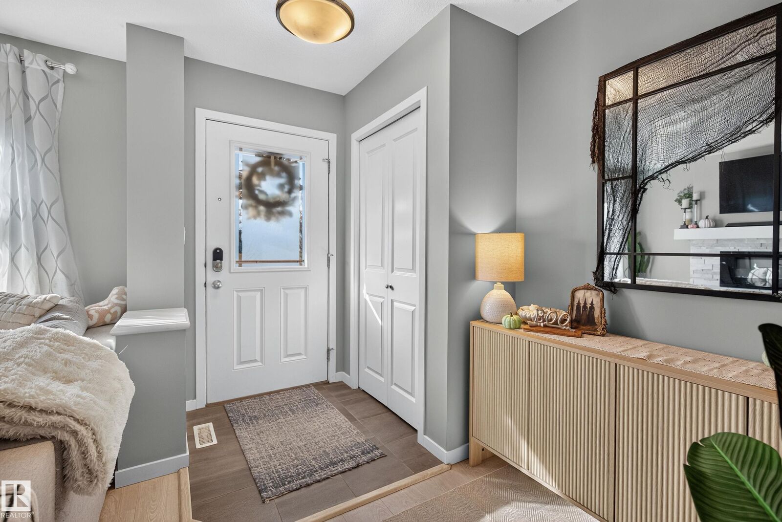 Property Photo:  1047 Paisley Drive SW  AB T6W 4E1 