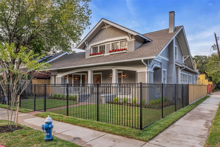 Property Photo: 2602 Whitney Street TX 77006