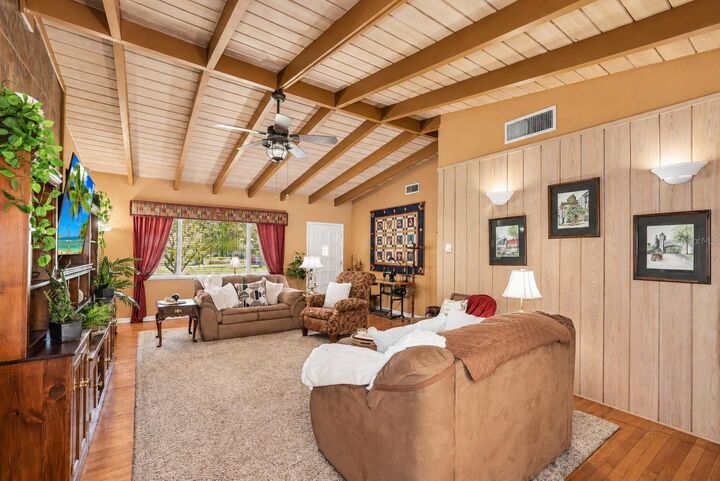 Property Photo:  4201 Narvarez Way S  FL 33712 