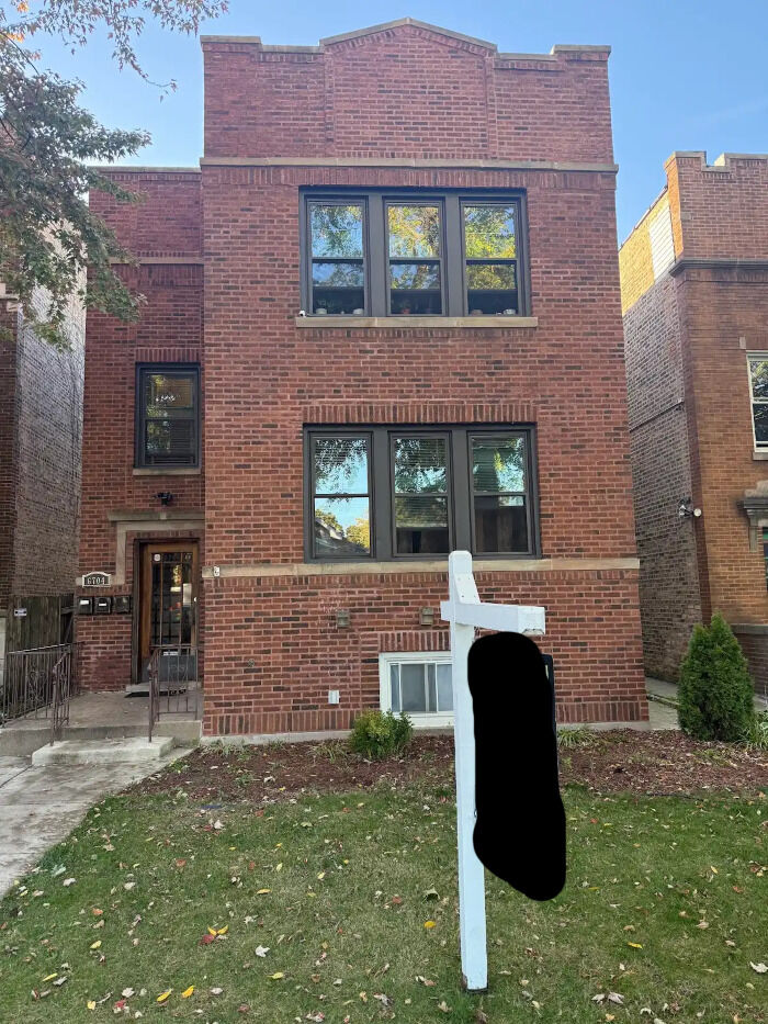 Property Photo:  6704 N Rockwell Street  IL 60645 