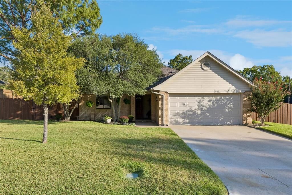 Property Photo: 200 Marseille Drive TX 76054