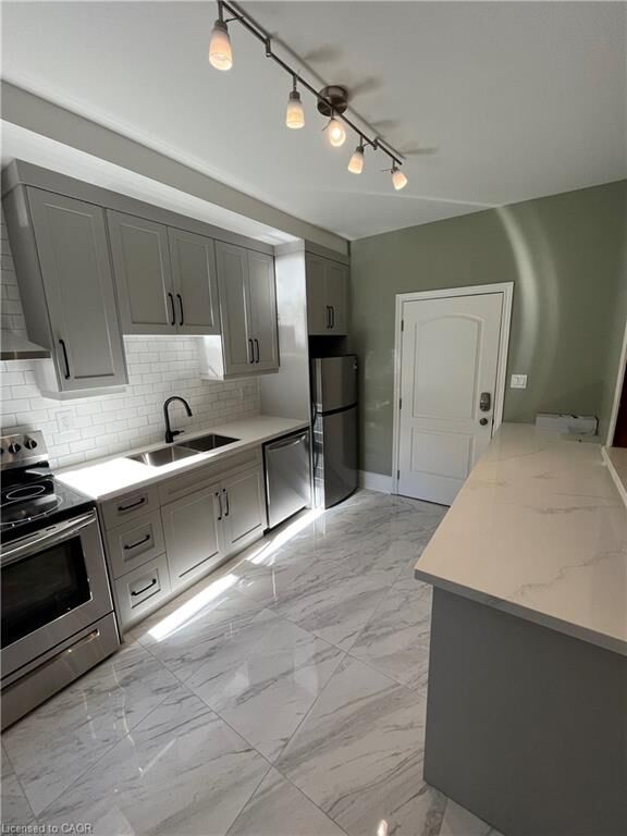 Property Photo:  72 Alanson Street 1  ON L8N 1W5 