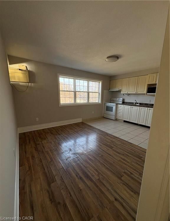 Property Photo:  81 Dundas Street  ON L9H 7T5 