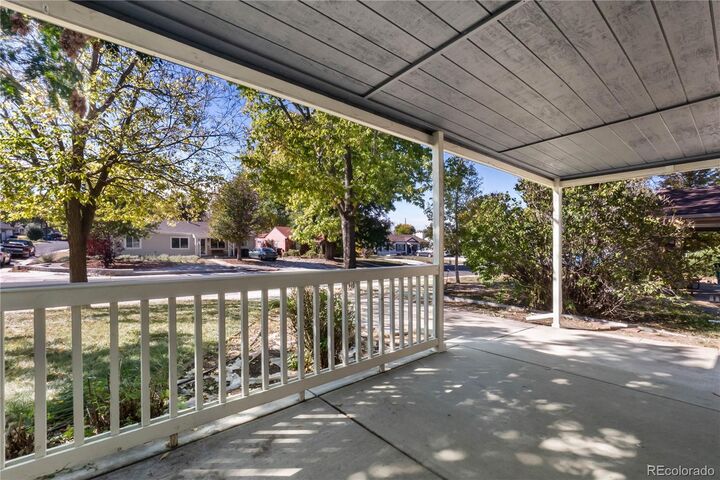 Property Photo:  3060 S Grape Way  CO 80222 