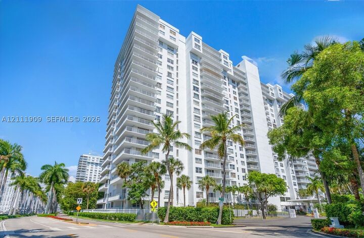 Property Photo: 2851 NE 183rd St 1708E FL 33160