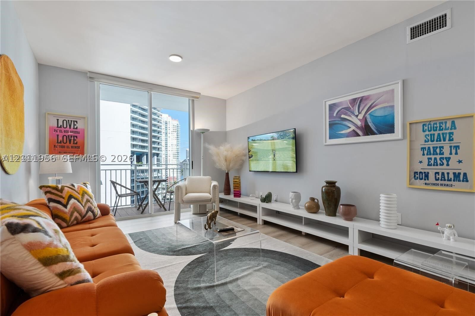 Property Photo: 185 SE 14th Ter 1503 FL 33131