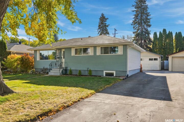 Property Photo:  34 McAskill Crescent  SK S7J 2P5 