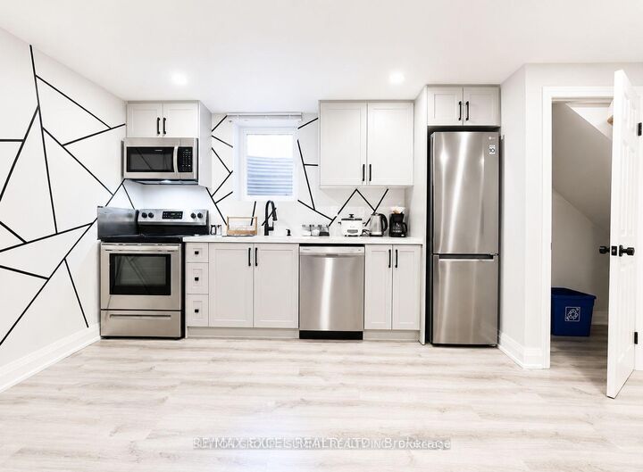 Property Photo:  45 Pineneedle Drive 1  ON L4G 4Y6 