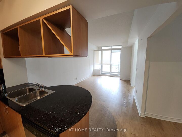 Property Photo:  4090 Living Arts Drive 2806  ON L5B 4M8 