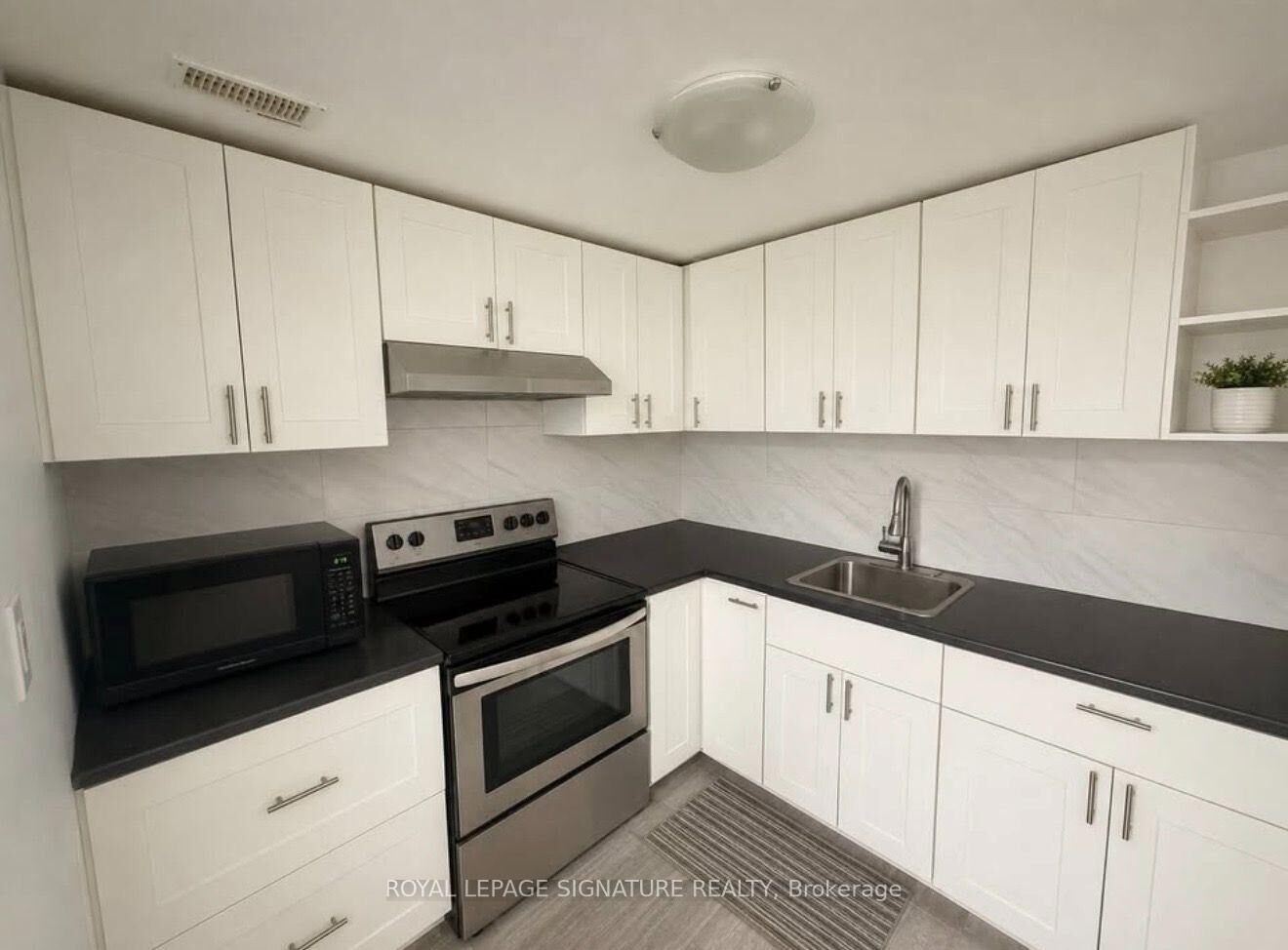 Property Photo:  3011 Mission Hill Drive  ON L5M 0B8 