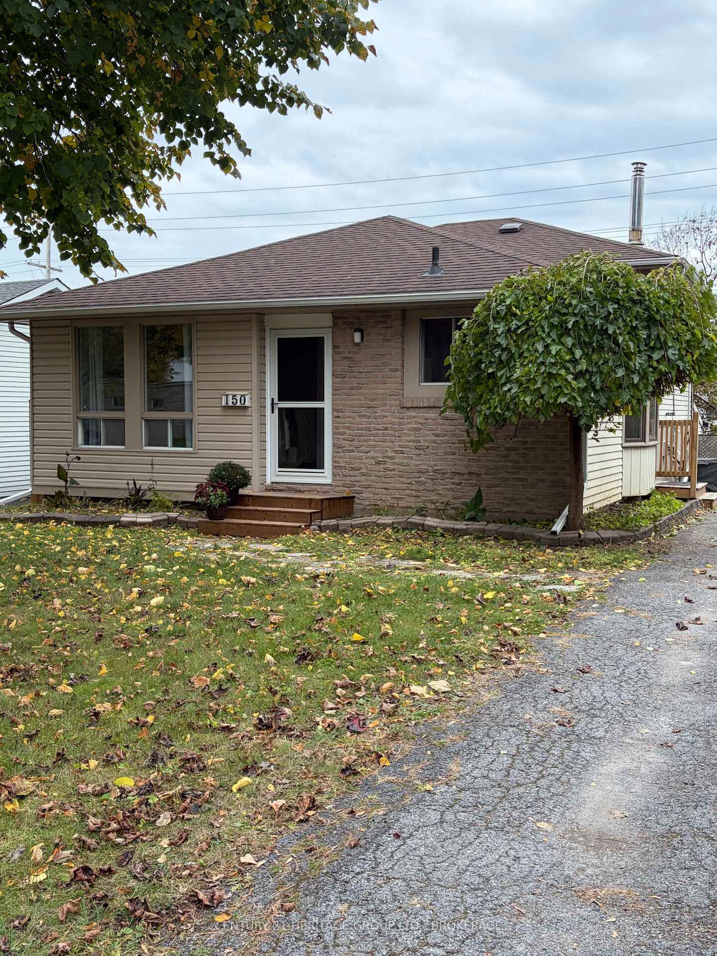 Photo de la propriété:  150 Dauphin Avenue  ON K7K 6B1 