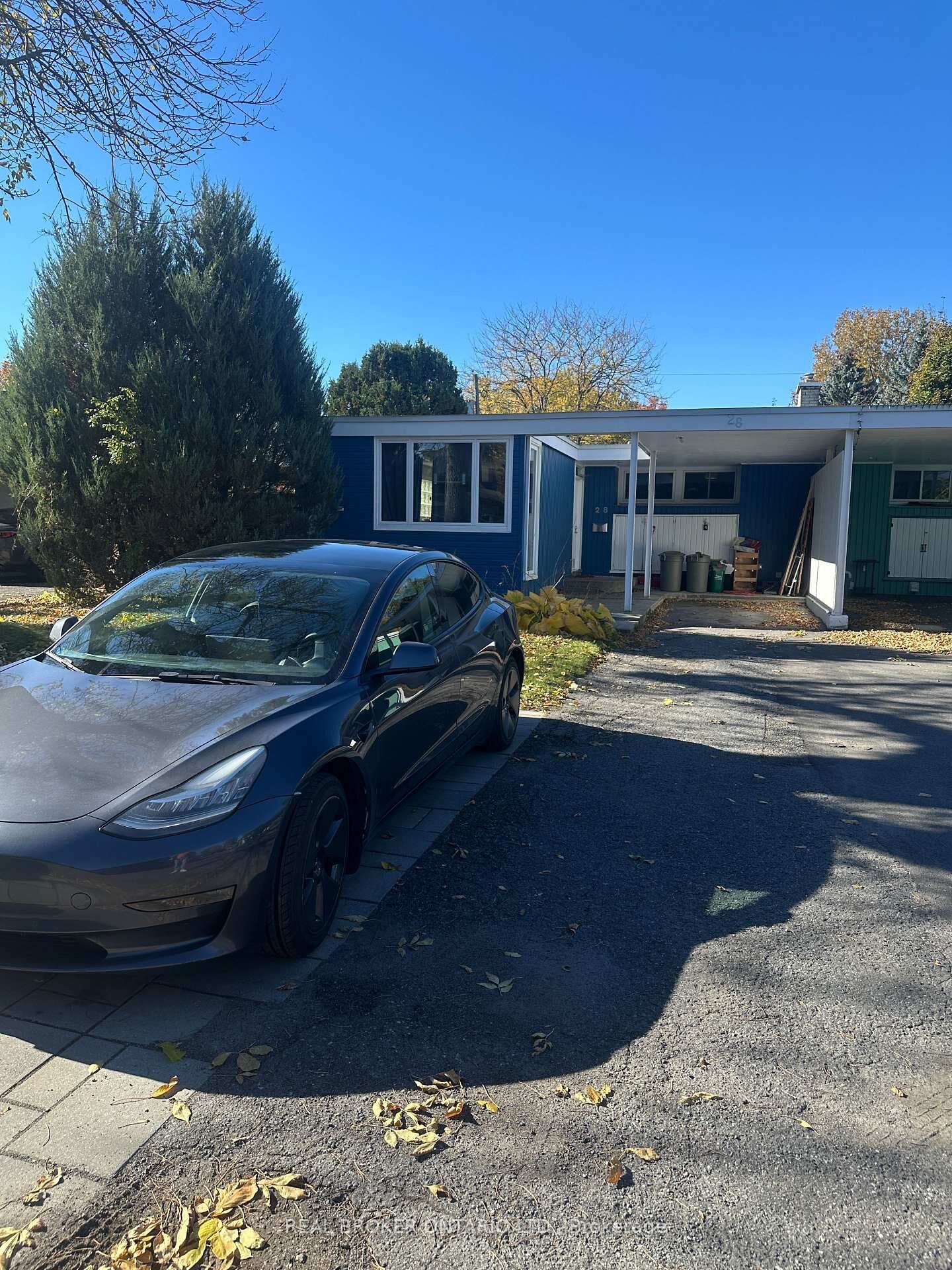 Property Photo:  28 Leeming Drive B  ON K2H 5P7 