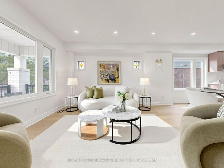 Property Photo:  548 Glebeholme Boulevard  ON M4C 1V4 
