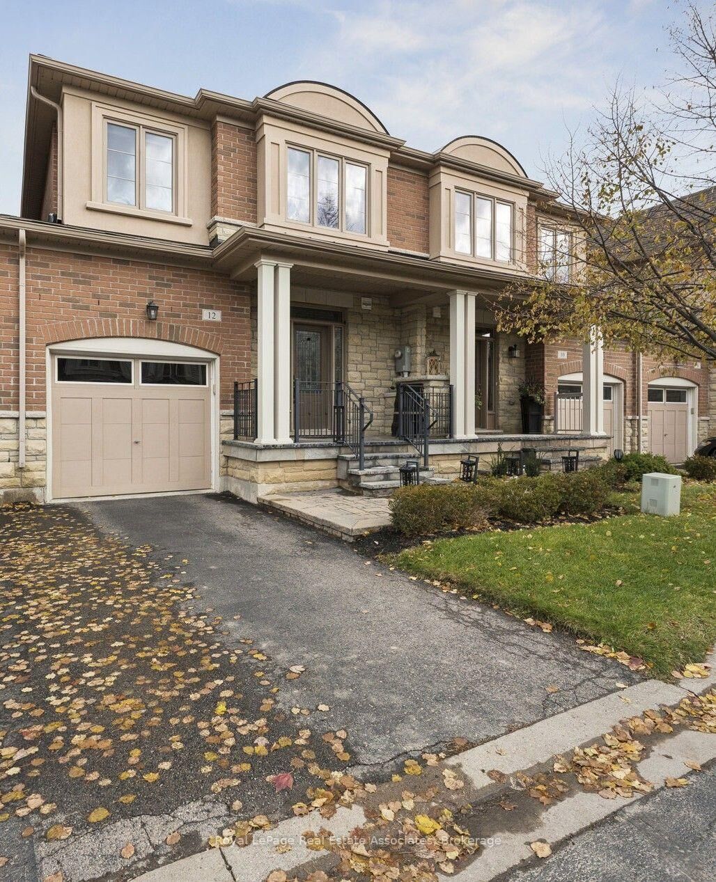 Property Photo:  12 Diamond Leaf Lane  ON L7G 0G7 