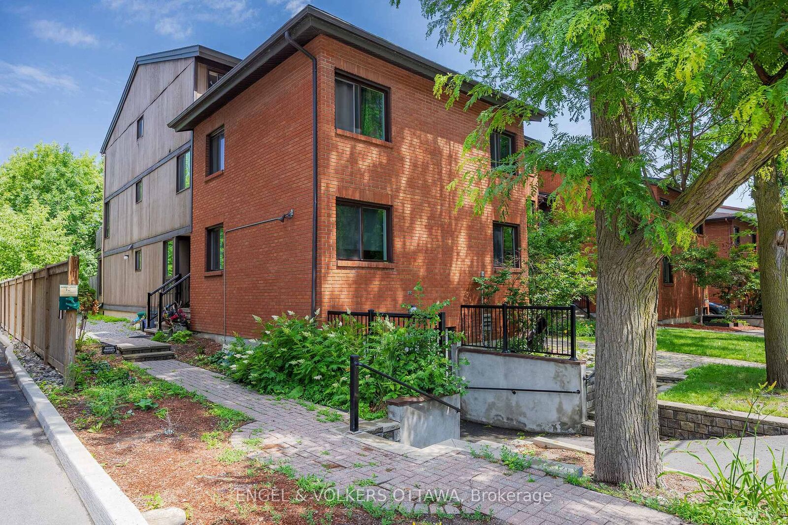 Property Photo:  35 Robinson Avenue B  ON K1N 8N8 