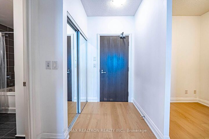 Property Photo:  7161 Yonge Street 418  ON L3T 0C8 
