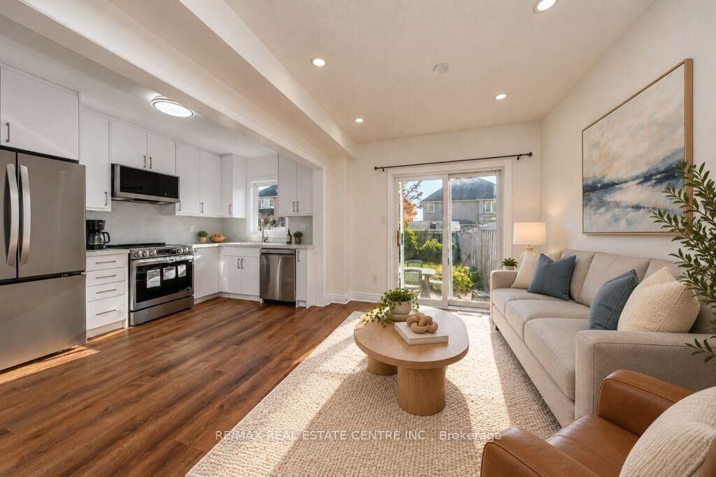 Property Photo:  666 Madame Street  ON L5W 1H1 