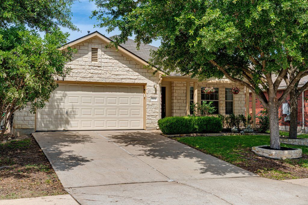Property Photo: 3804 Hidden Lake Crossing TX 78660