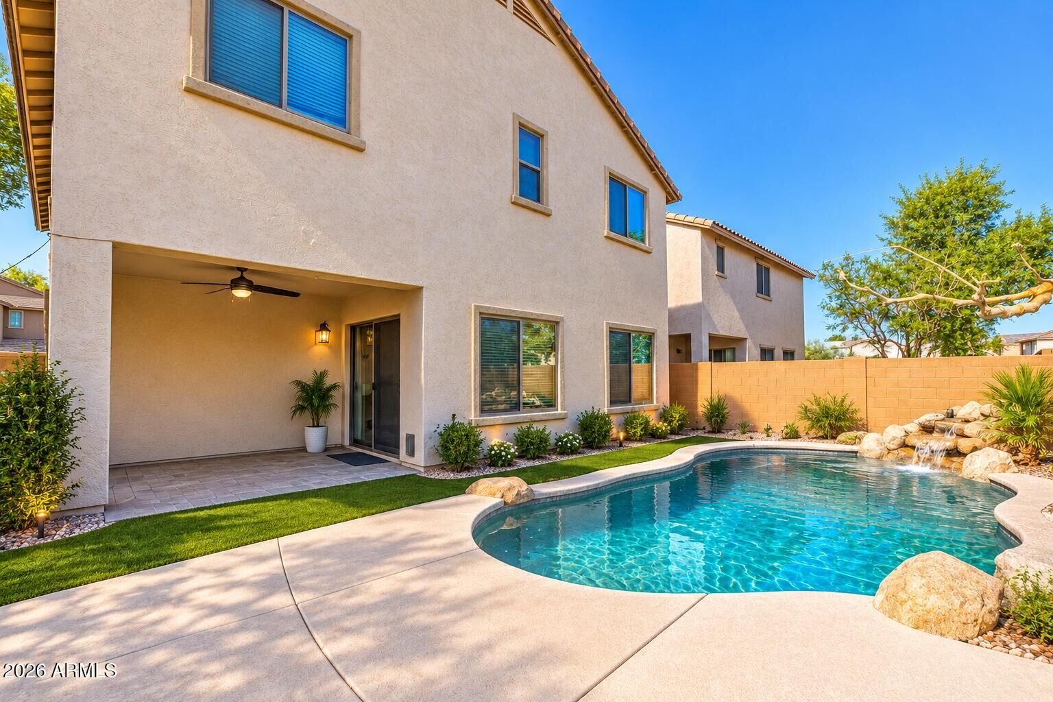 Property Photo:  2015 W Davis Road  AZ 85023 