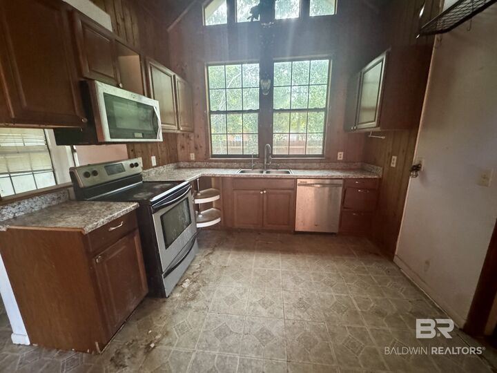 Property Photo: 200 5th Avenue AL 36502