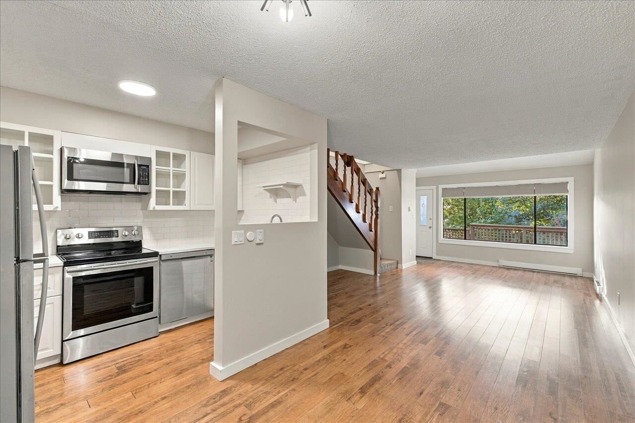 Property Photo:  4904 47A Avenue  BC V4K 1T4 