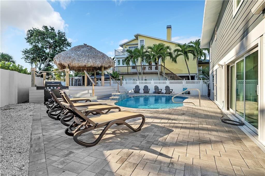 Property Photo:  190 Bayview Ave  FL 33931 