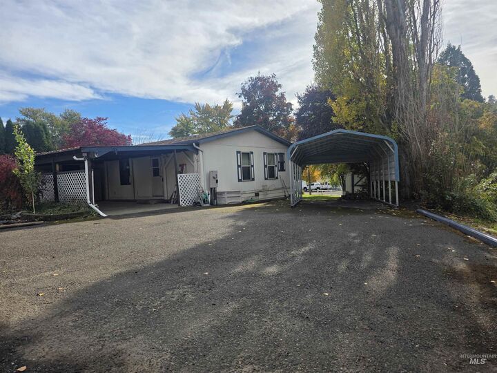 Property Photo:  302 Tiffany Ln  ID 83524 