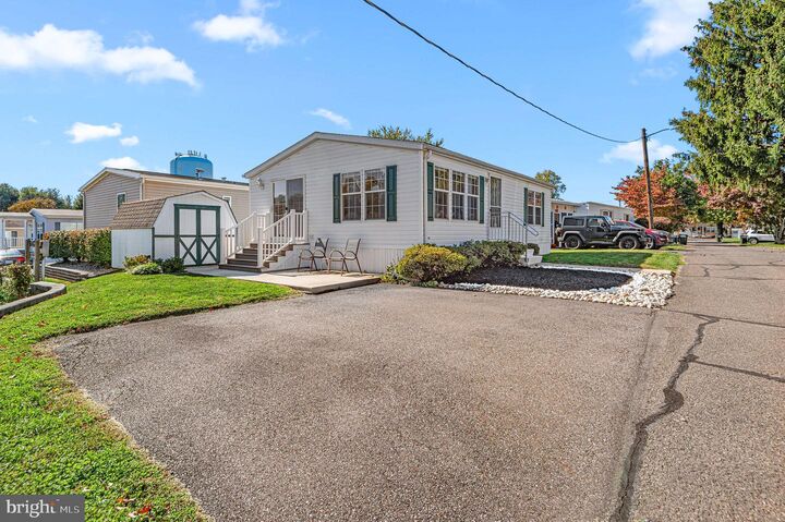Property Photo: 2304 Brownsville Road H-28-Maple Ave PA 19053