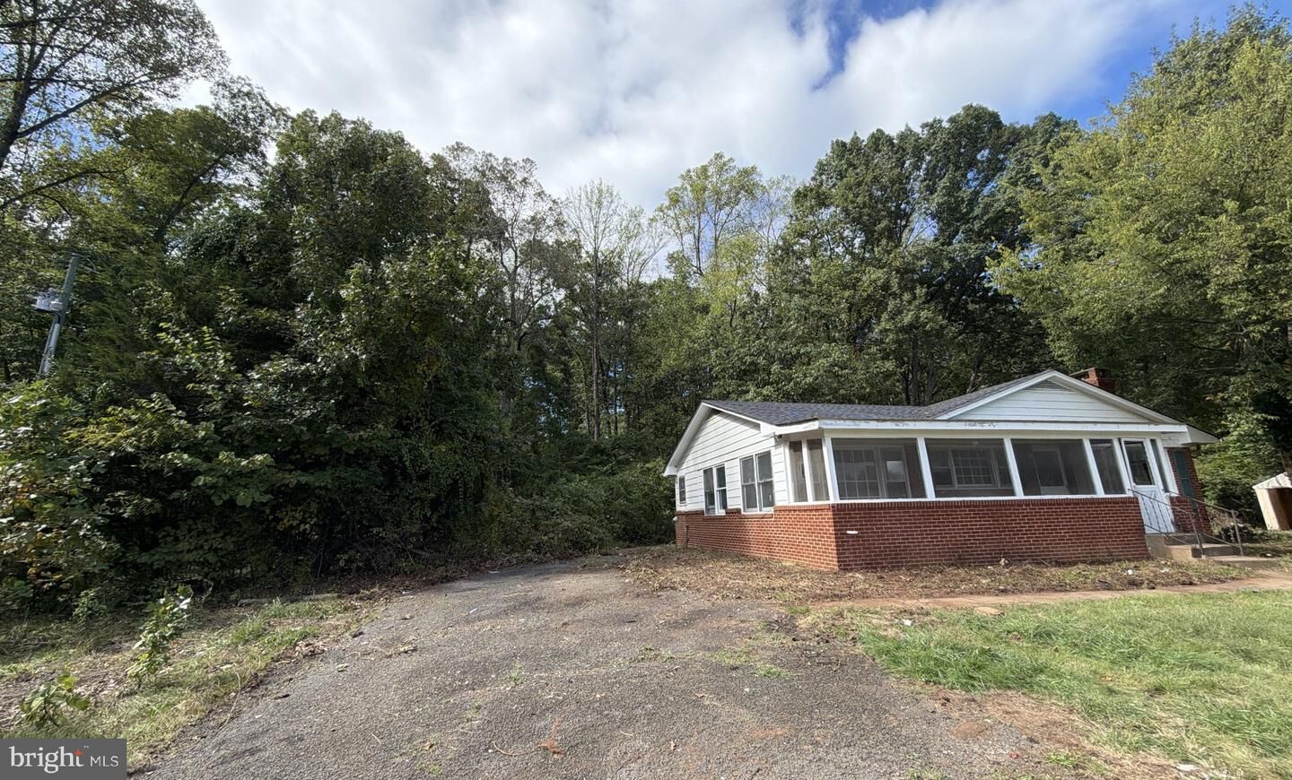 Property Photo: 8402 Rogues Road VA 20187